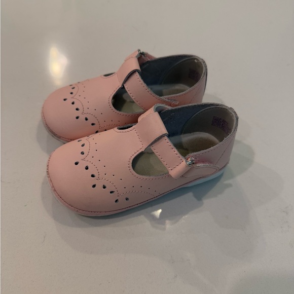 Pink leather Mary Jane’s toddler size 6 - Picture 3 of 5